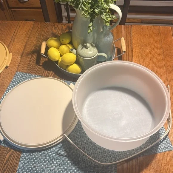 Vintage Tupperware Large Cake Keeper with handle - Picture 4 of 6
